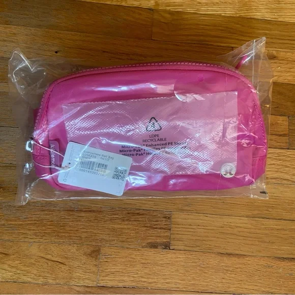 💞 Lululemon 1L belt bag in Sonic Pink 💞 - Picture 2 of 9
